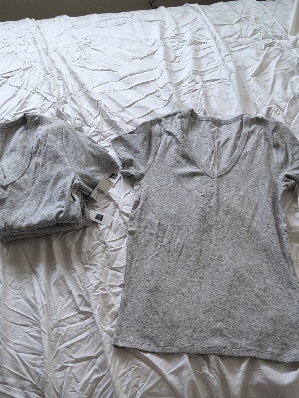 GAP 5 Pack Of Women's Medium Gray V Neck T Shirt